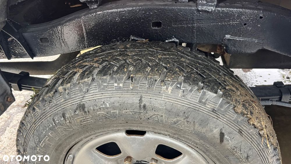 Toyota Hilux 2.5 D-4D DLX + - 11