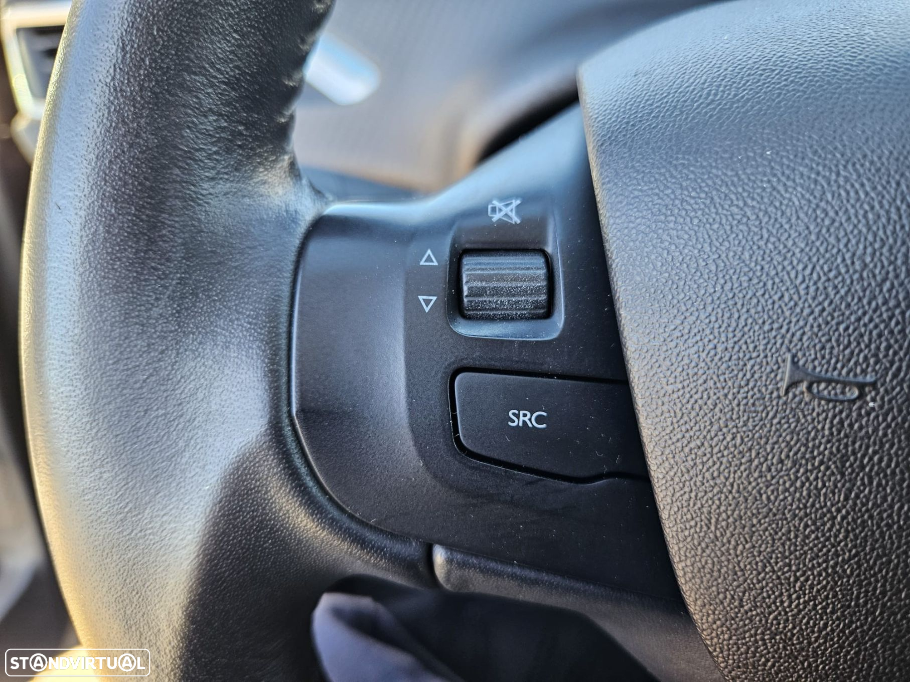 Peugeot 208 1.2 PureTech Signature - 36