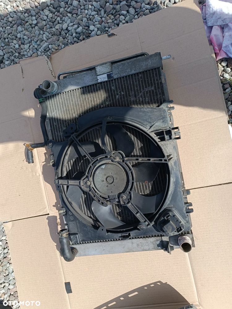 Chłodnica wody klimatyzacji wentylator 8200221498 Renault Clio III 1.6 benzyna - 1
