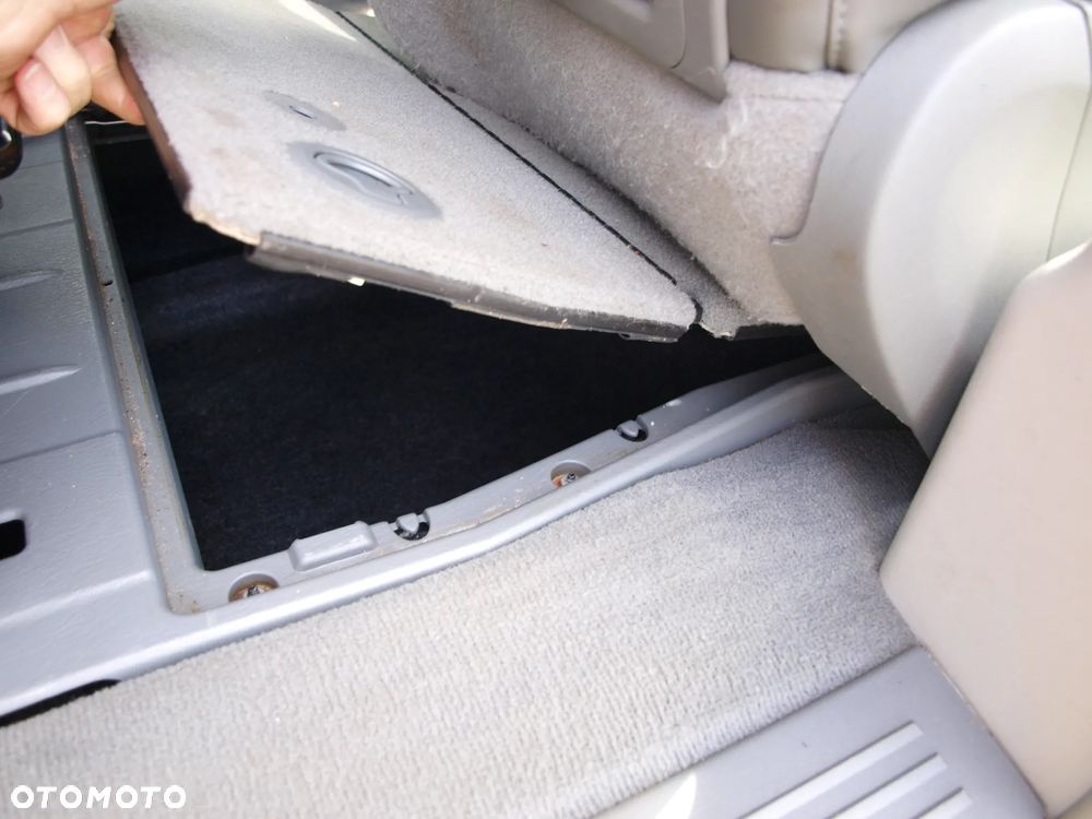Volkswagen Routan - 22