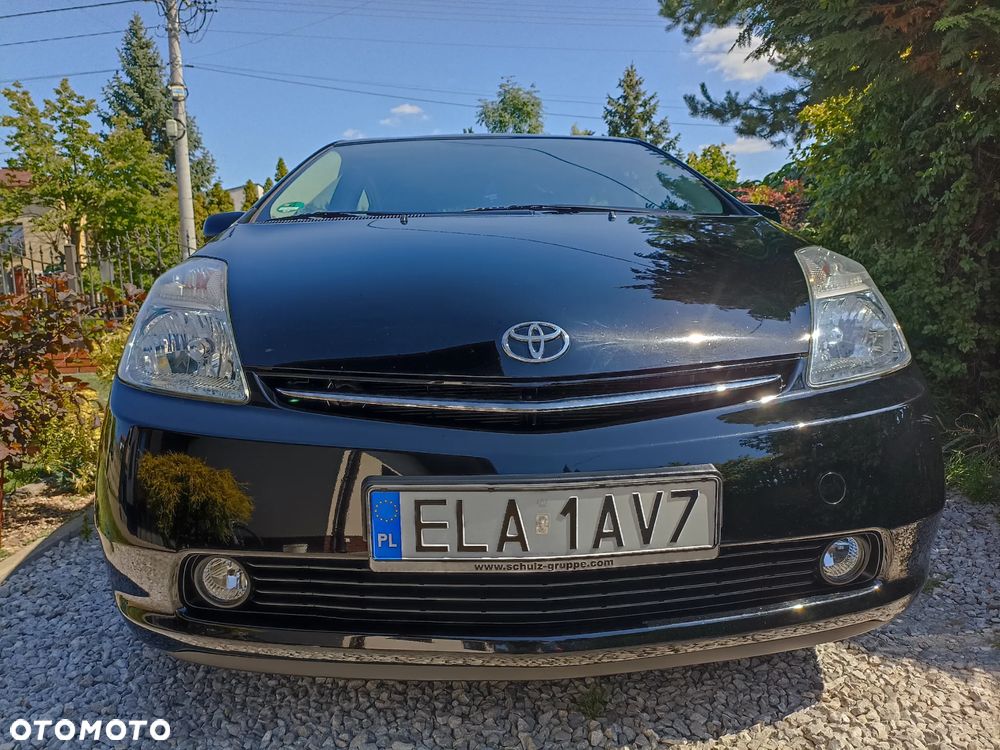 Toyota Prius (Hybrid) Executive - 2