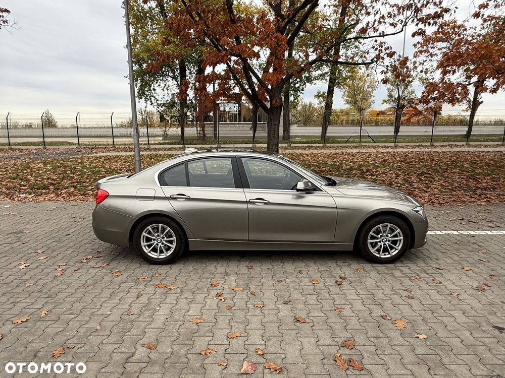 BMW 318I 2016 photo 4