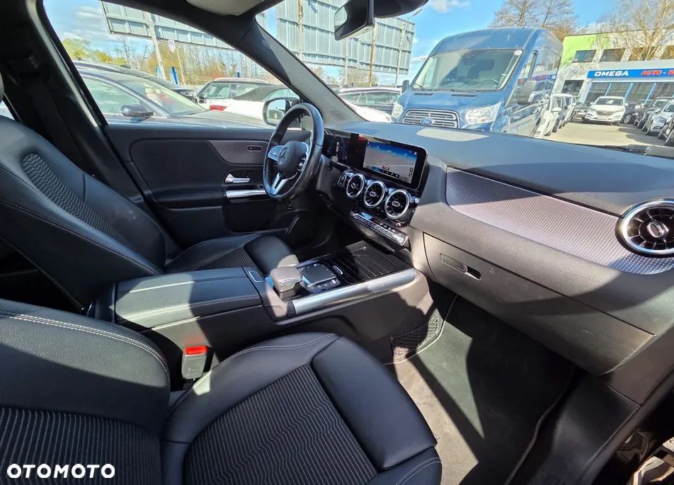 Mercedes-Benz GLA 200 d 8G-DCT - 9