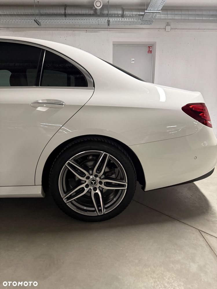 Mercedes-Benz Klasa E 220 d 4-Matic 9G-TRONIC - 24