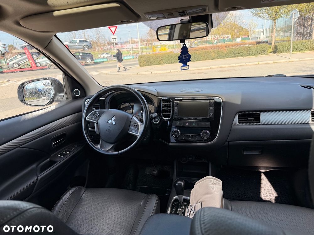 Mitsubishi Outlander - 9
