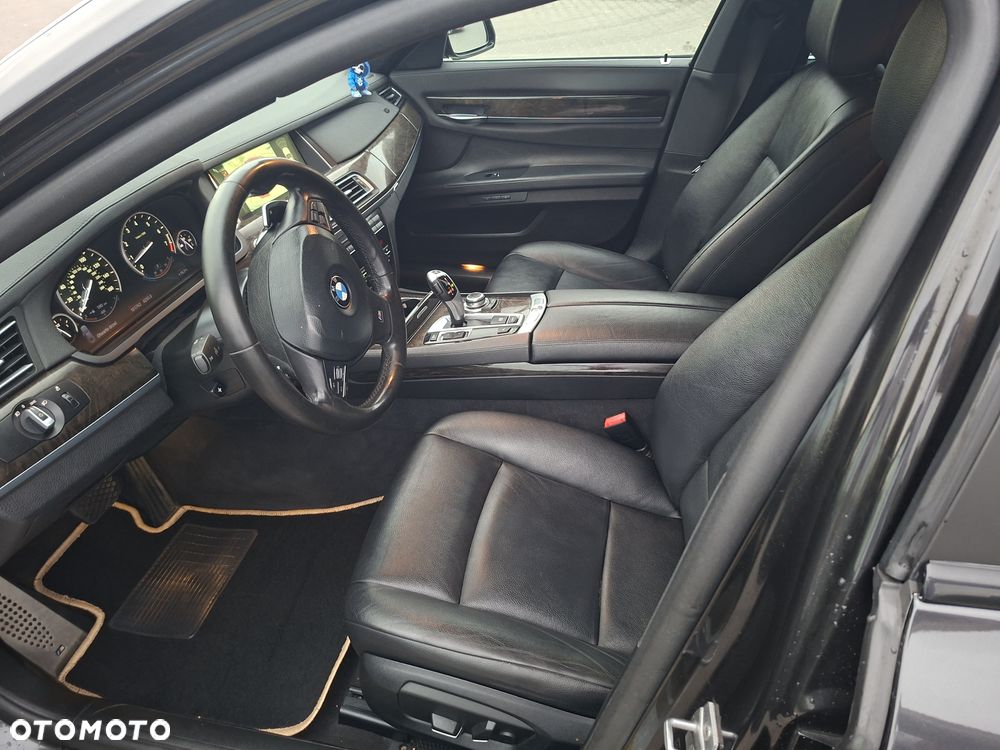 BMW Seria 7 - 8