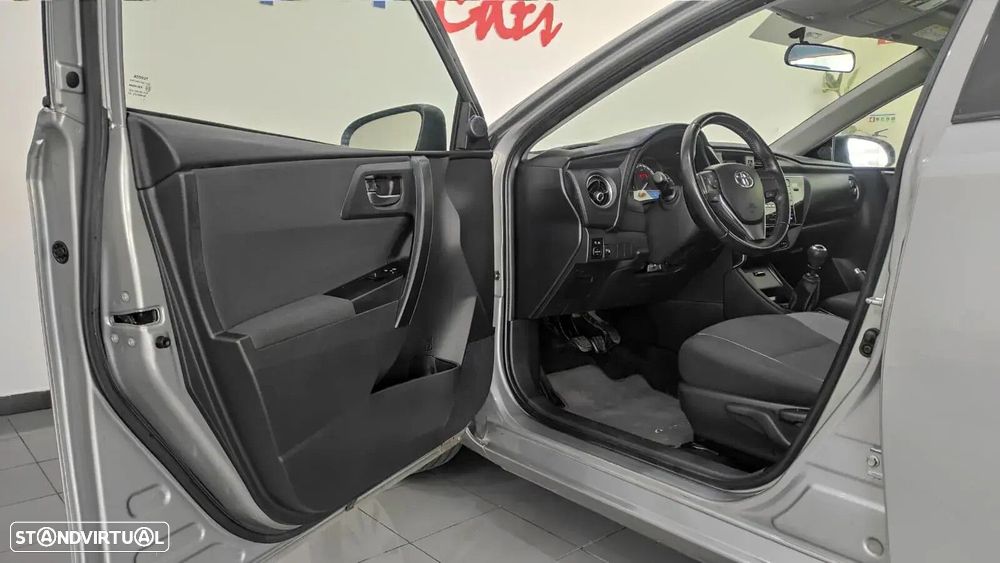 Toyota Auris - 16