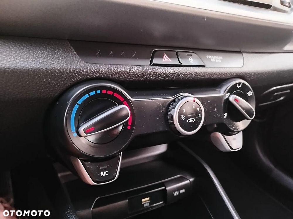Kia Stonic 1.2 L Business Line - 37