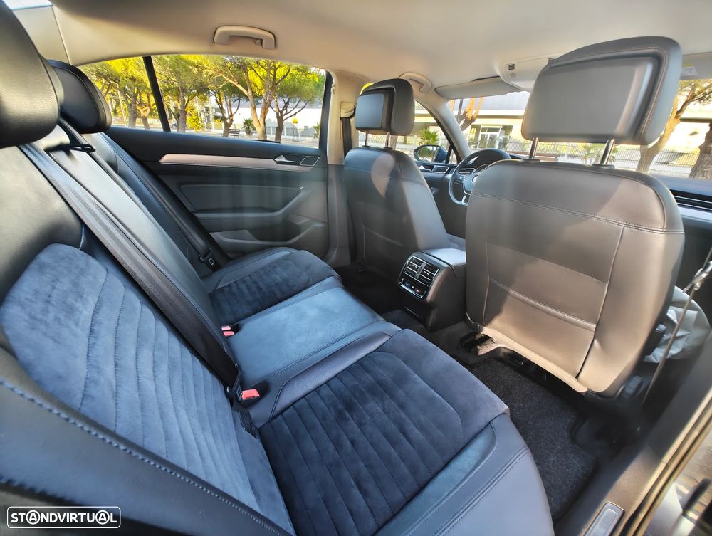 VW Passat 2.0 TDI Highline - 17