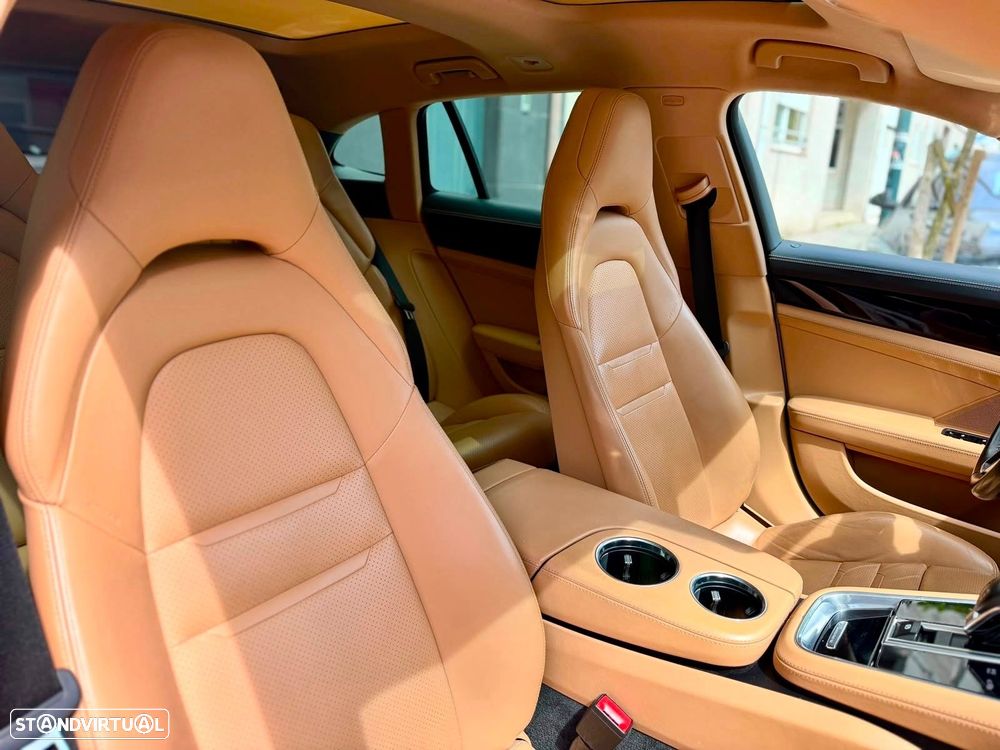 Porsche Panamera Sport Turismo 4 E-Hybrid - 23