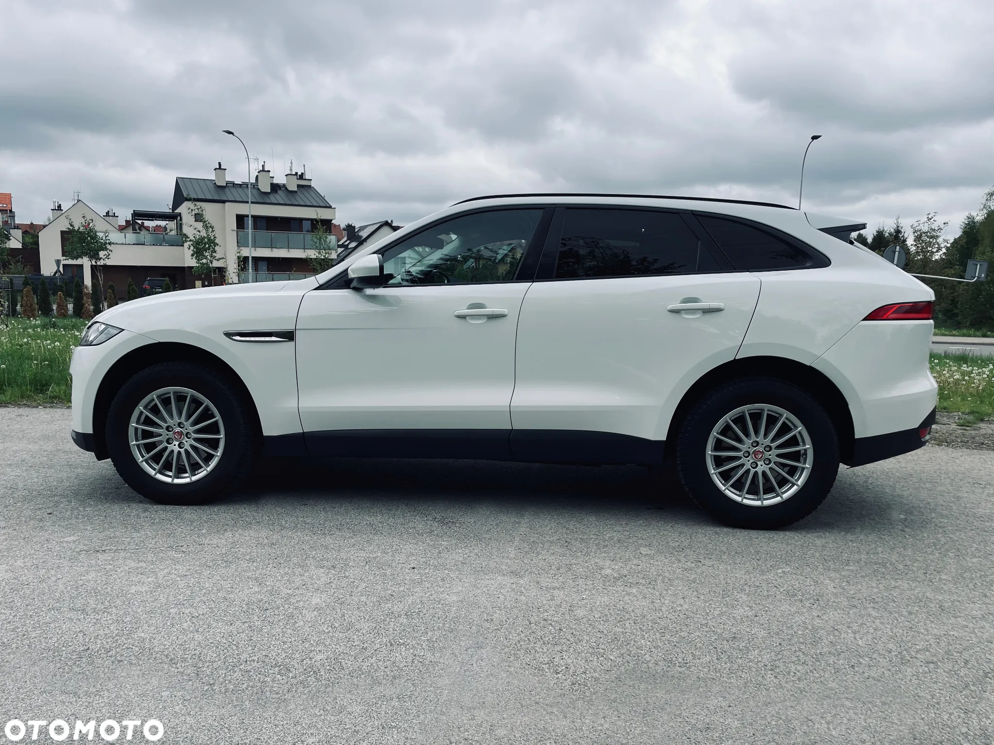 Jaguar F-Pace - 8