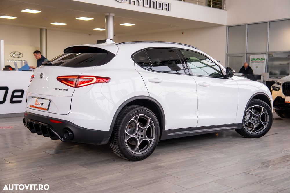Alfa Romeo Stelvio 2.0 Turbo 16V AT8-Q4 B-Tech - 16