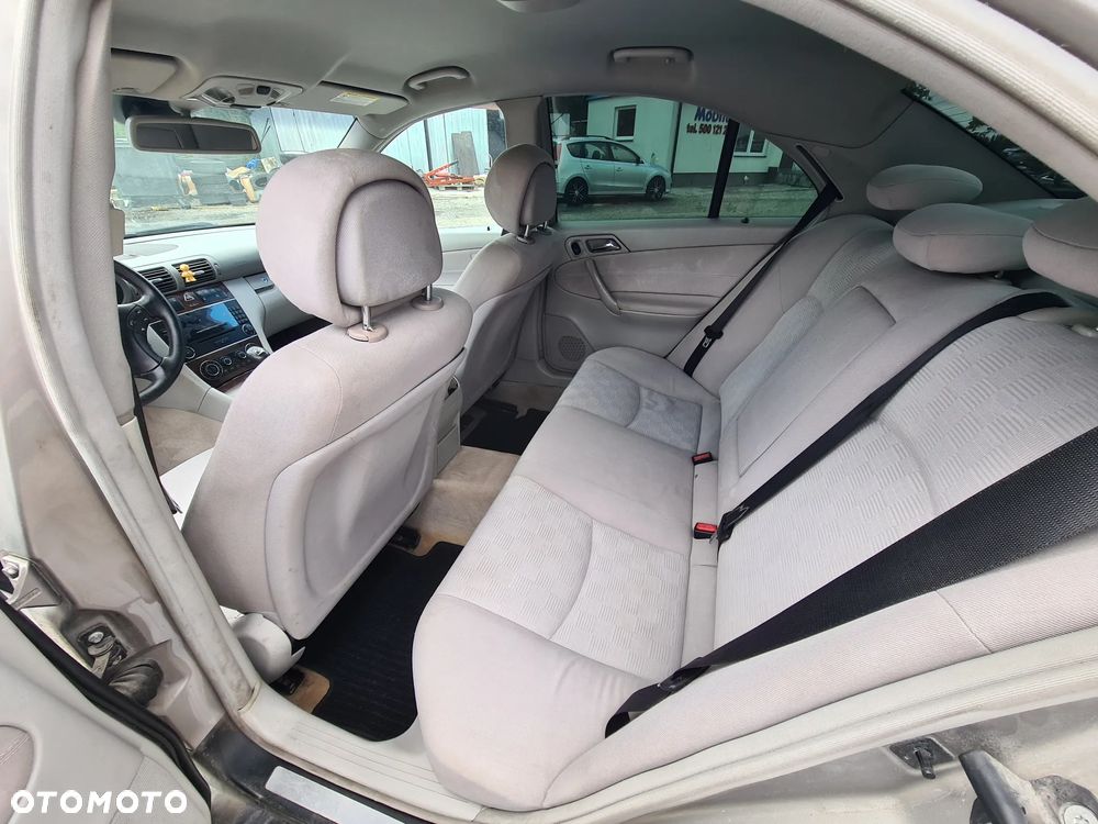 Mercedes-Benz Klasa C 220 CDI Avantgarde - 16