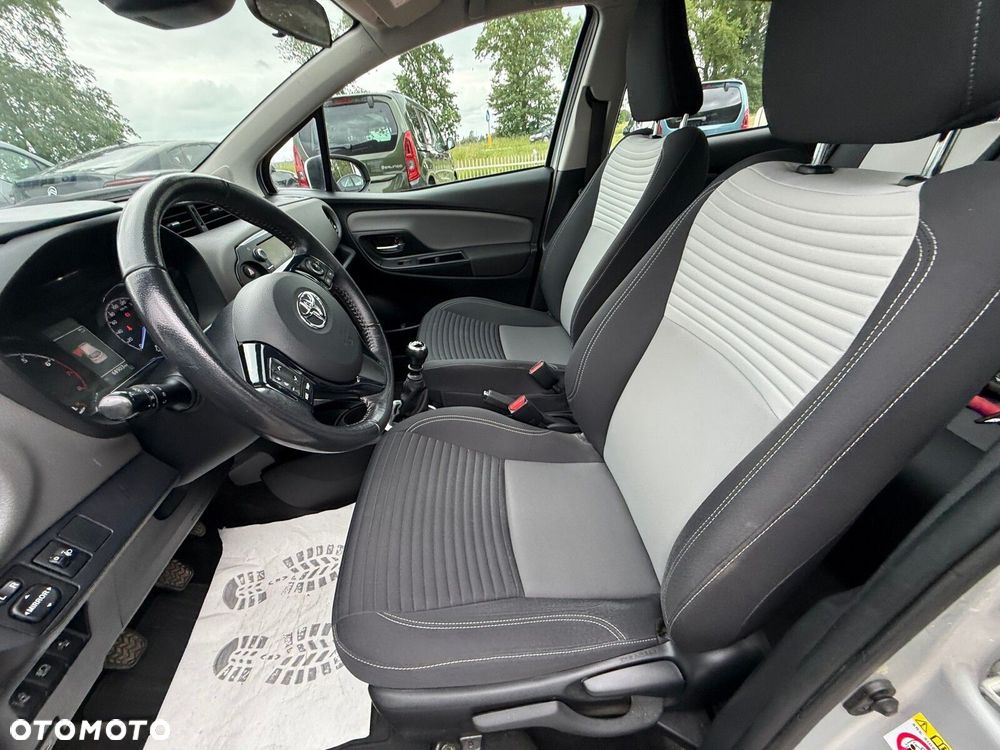 Toyota Yaris 1.5 Premium - 11