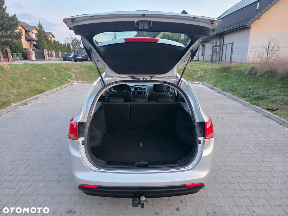 Kia Ceed - 13