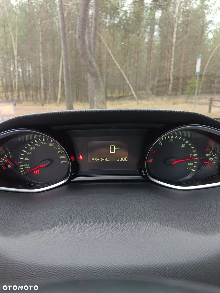 Peugeot 308 1.6 BlueHDi Allure S&S - 9