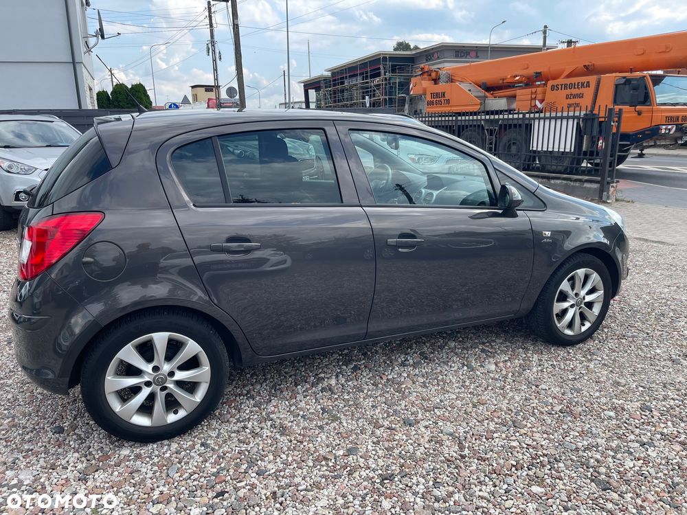 Opel Corsa 1.2 16V Cosmo - 5