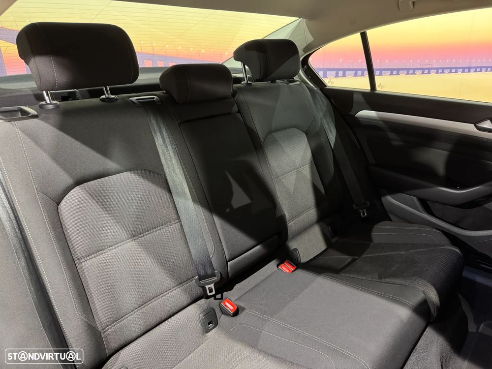 VW Passat 2.0 TDI Elegance DSG - 15