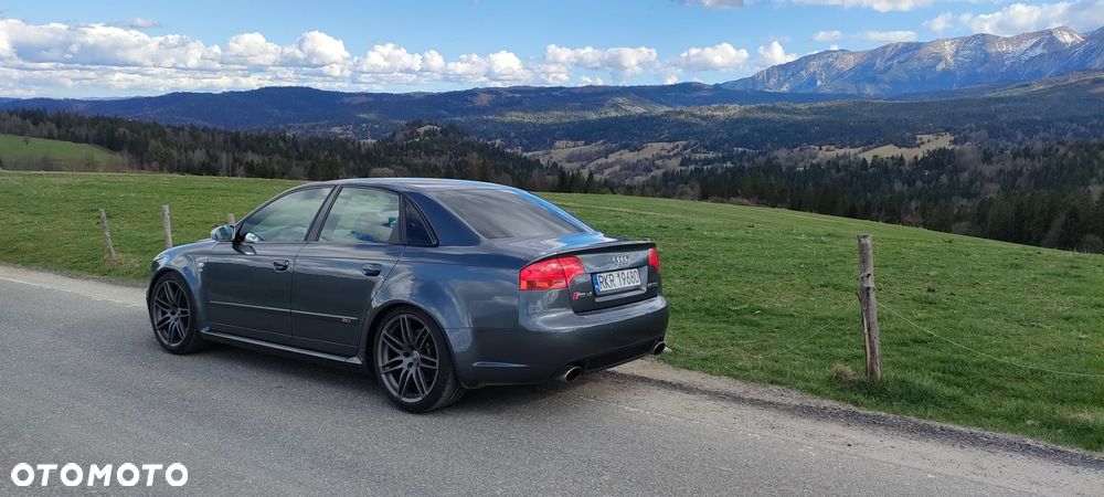 Audi RS4 Limousine - 10