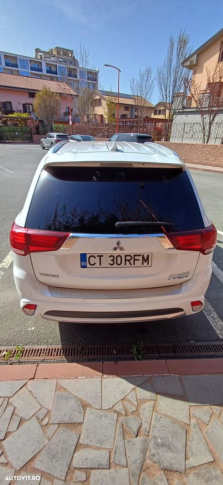 Mitsubishi Outlander 2.0 4WD - 5