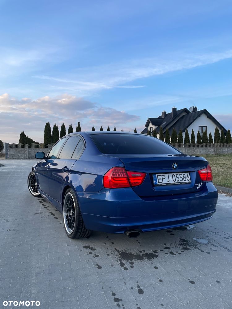 BMW Seria 3 318i - 4