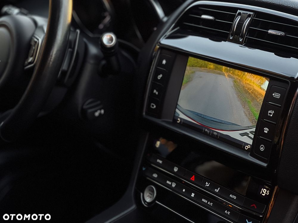 Jaguar F-Pace 2.0 i4D AWD Pure - 22