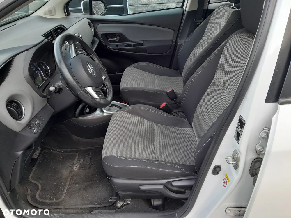 Toyota Yaris Hybrid 100 Business Edition - 14