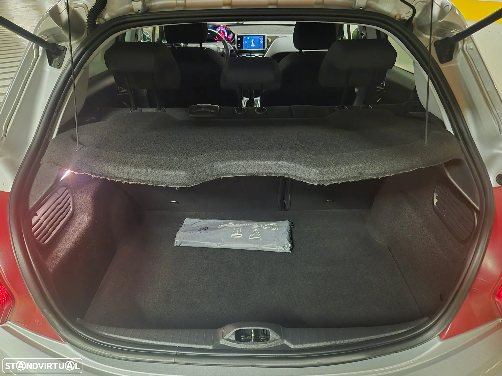 Peugeot 208 1.4 HDi SE Style - 28