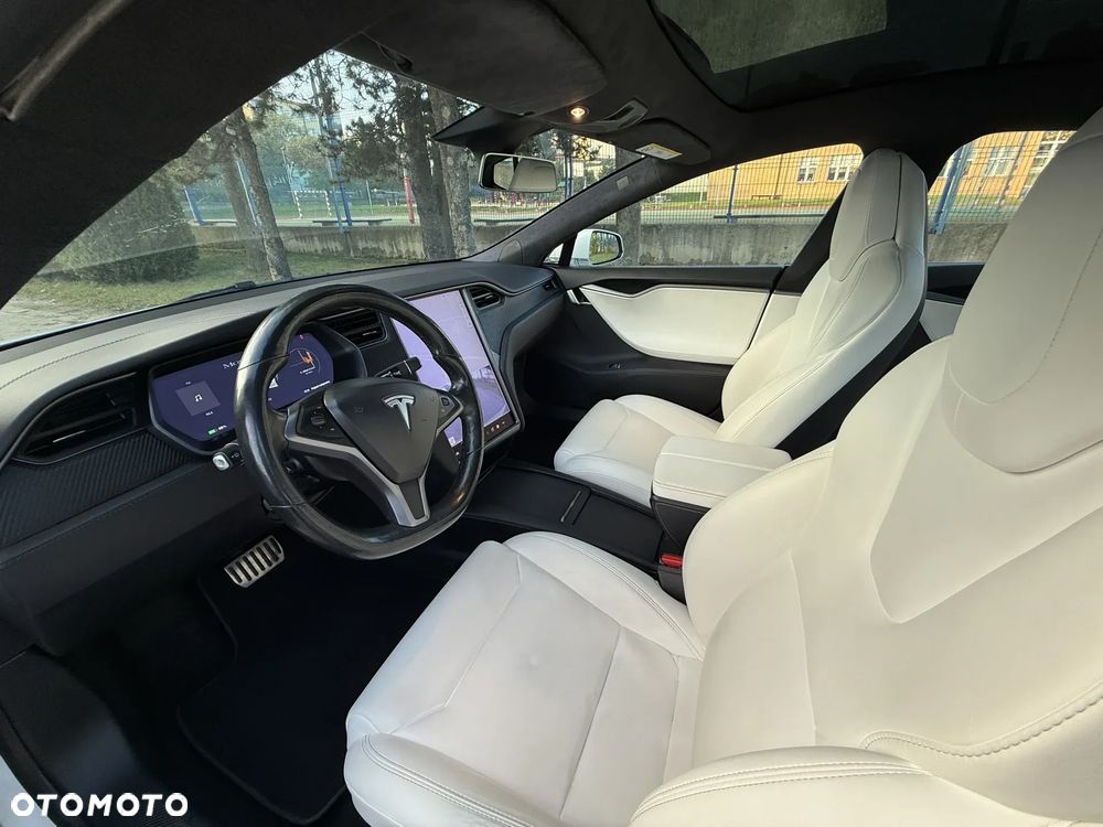 Tesla Model S - 9