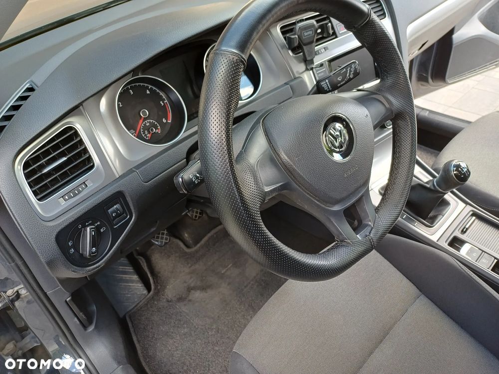 Volkswagen Golf - 22