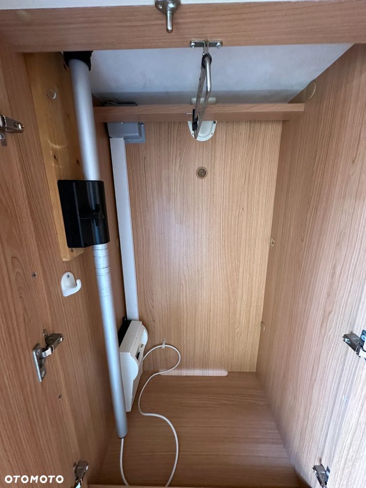 Adria ADORA 542 UT z napędem, nową markizą i dużą łazienką. - 30