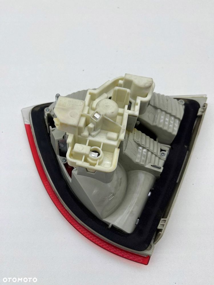 BMW 3 E91 LAMPA LEWA TYŁ W KLAPĘ 7160063 - 5