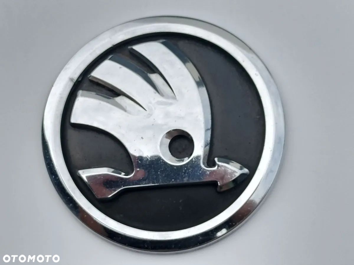 SKODA OCTAWIA 04-13r Znaczek Logo - 1