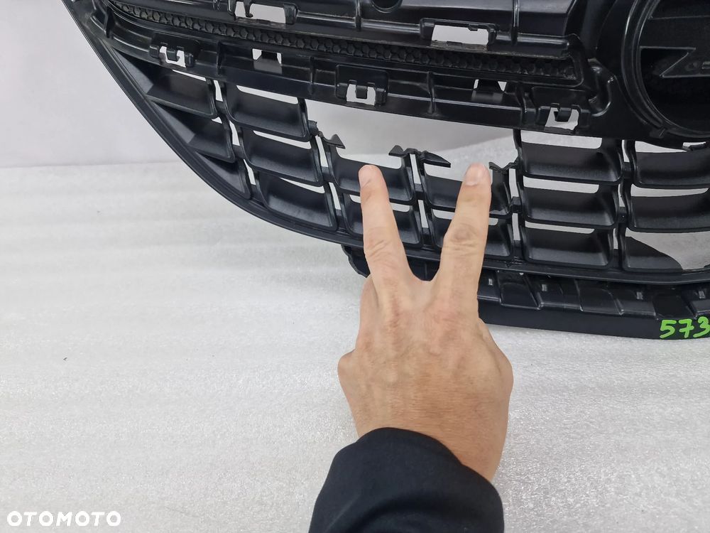 OPEL ZAFIRA C 11- ATRAPA / GRILL PRZEDNI PRZÓD , NR 13300698 , NR AUKCJI GL573 - 8