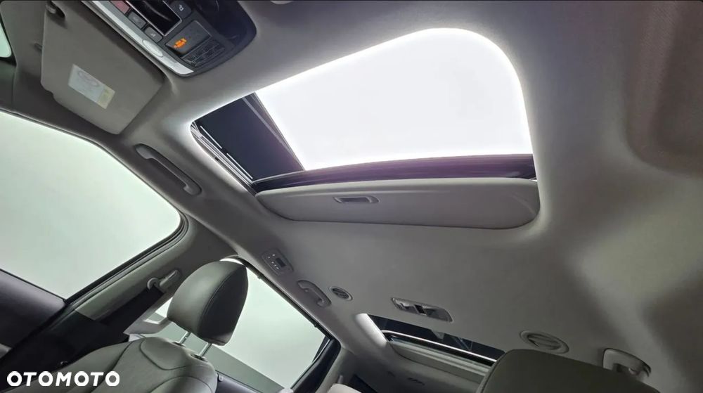 Kia Carnival - 9