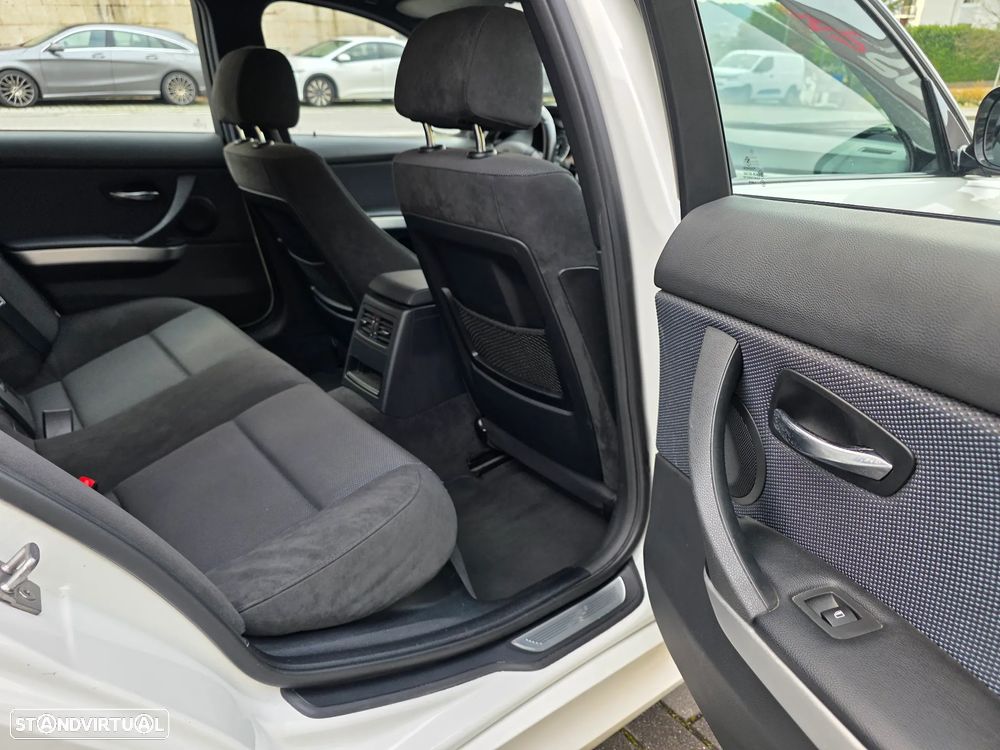 BMW 320 d Pack M - 18