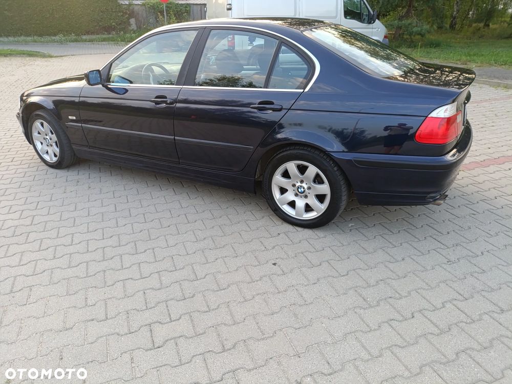 BMW Seria 3 320i Edition Exclusive - 11