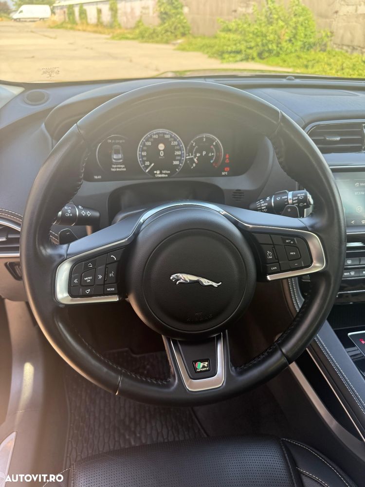 Jaguar F-Pace 20d AWD Aut. R-Sport - 12