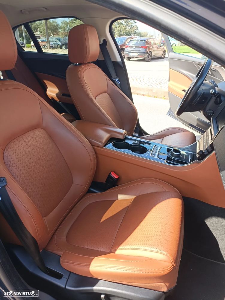 Jaguar XE 20d Aut. Portfolio - 16