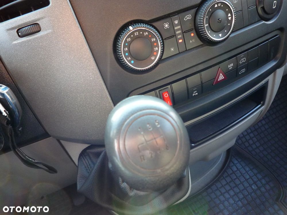Mercedes-Benz Sprinter - 25