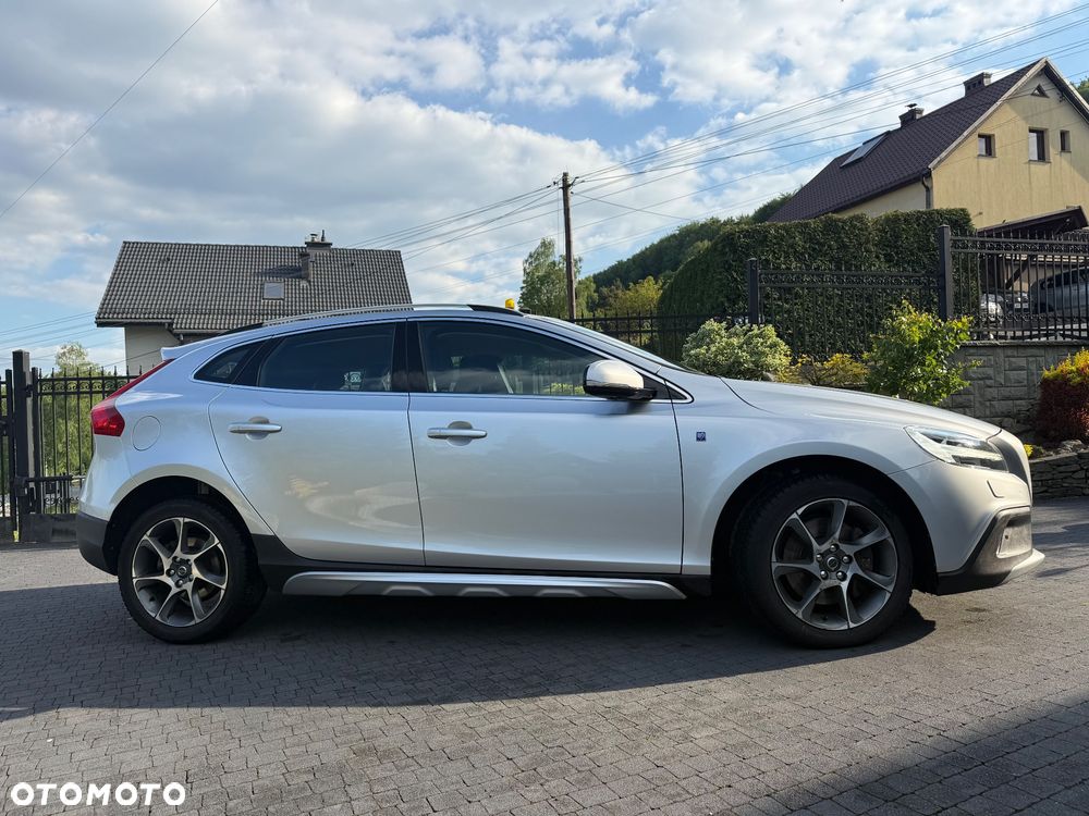 Volvo V40 Cross Country T3 Drive-E Ocean Race - 16