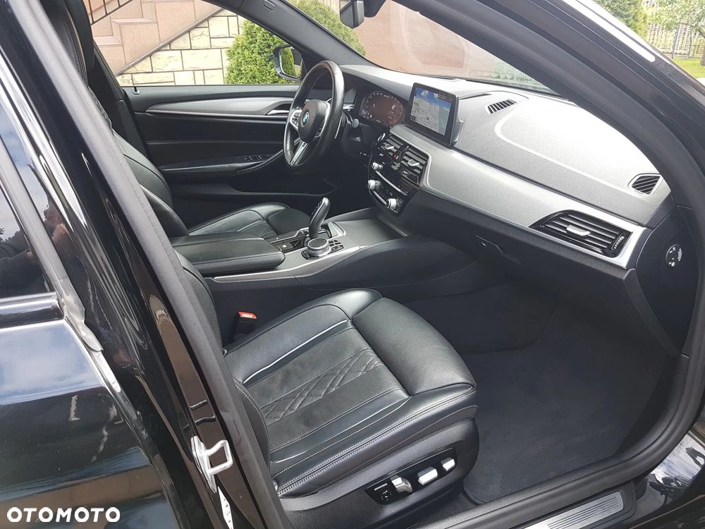 BMW Seria 5 520d M Sport - 12