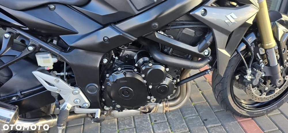 Suzuki GSR - 15