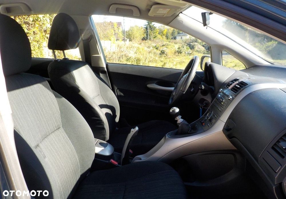 Toyota Auris - 13