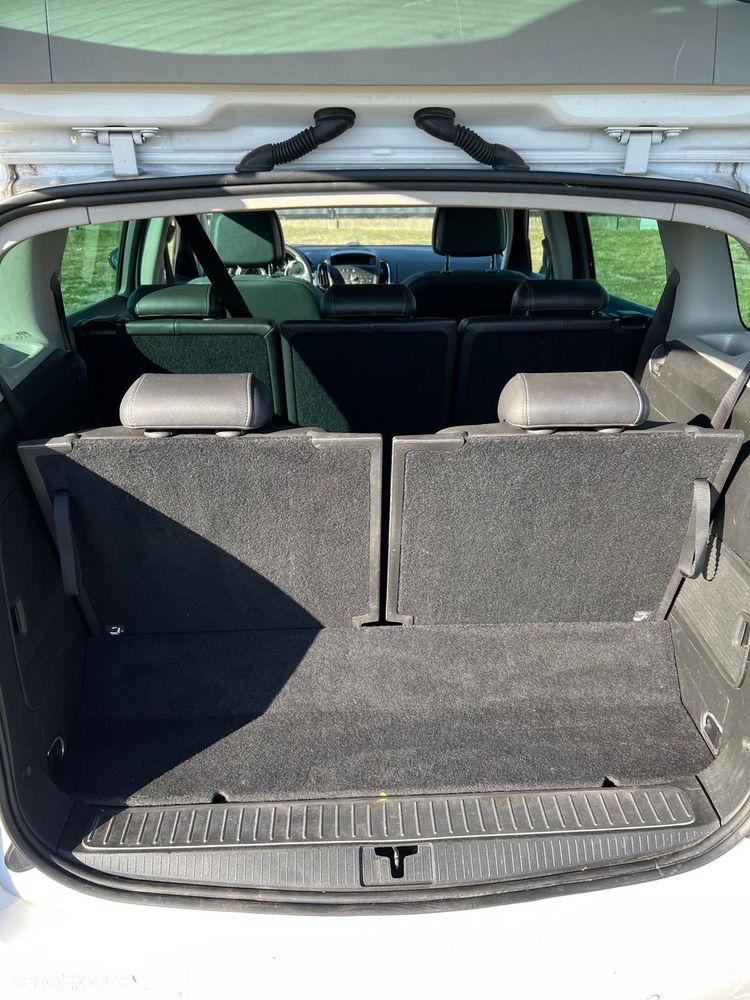 Opel Zafira - 13