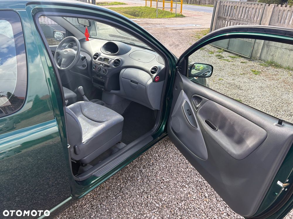 Toyota Yaris 1.0 Base - 29