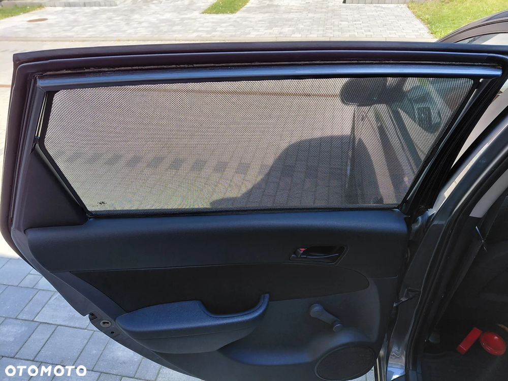 Hyundai i30 1.4 Base + - 24