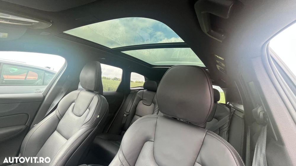 Volvo XC 60 B5 AT AWD MHEV Ultra Black Edition - 13