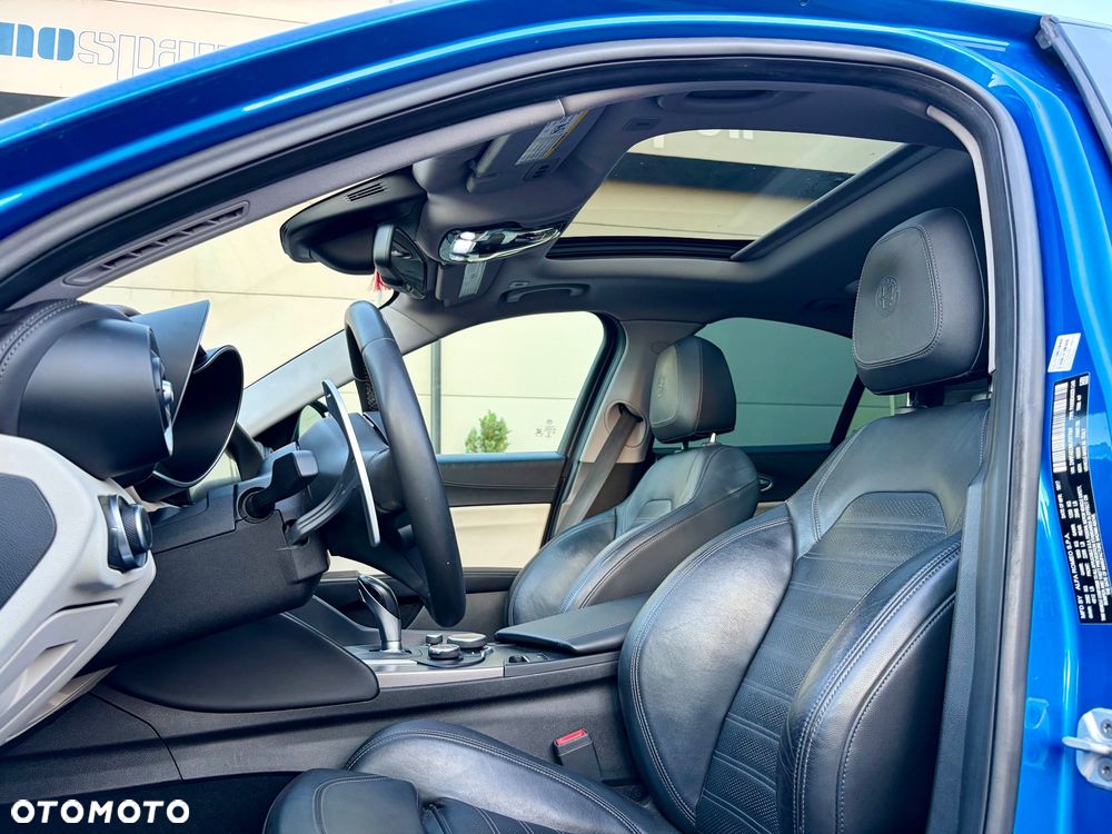 Alfa Romeo Giulia 2.0 Turbo 16V AT8 Veloce - 16