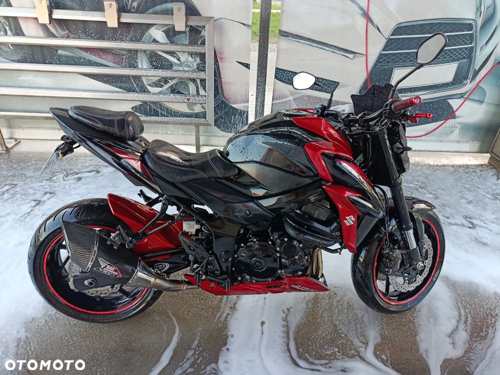 Suzuki GSX - 18